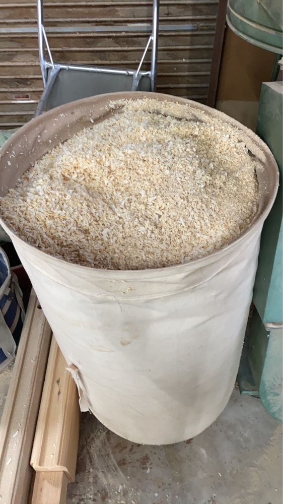 パイン材や松などの木くず